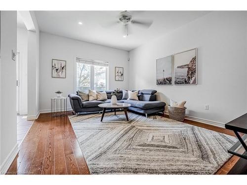 5228 Garland Crescent, Burlington, ON - Indoor Photo Showing Living Room