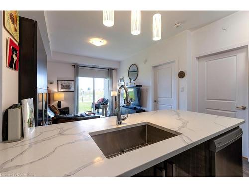 133-101 Shoreview Place, Stoney Creek, ON - Indoor Photo Showing Kitchen