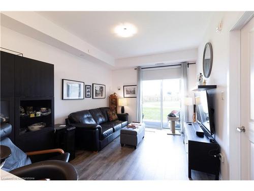 133-101 Shoreview Place, Stoney Creek, ON - Indoor Photo Showing Living Room