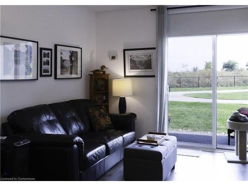 133-101 Shoreview Place, Stoney Creek, ON - Indoor Photo Showing Living Room