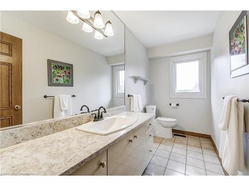 4366 Guelph Line, Burlington, ON - Indoor Photo Showing Bathroom