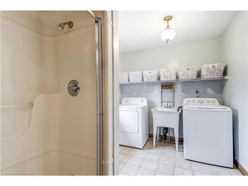 4366 Guelph Line, Burlington, ON - Indoor Photo Showing Laundry Room