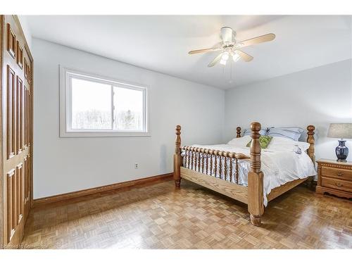 4366 Guelph Line, Burlington, ON - Indoor Photo Showing Bedroom