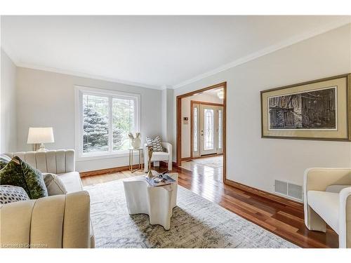 4366 Guelph Line, Burlington, ON - Indoor Photo Showing Living Room