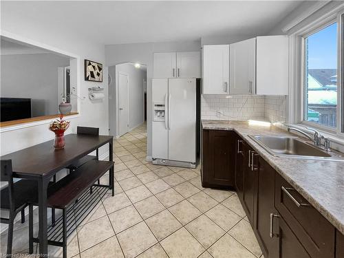 907 Fennell Avenue, Hamilton, ON - Indoor Photo Showing Kitchen