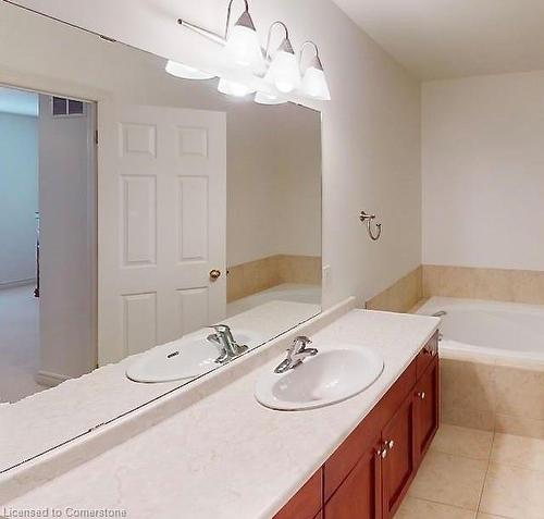 14 Hope Avenue, Virgil, ON - Indoor Photo Showing Bathroom