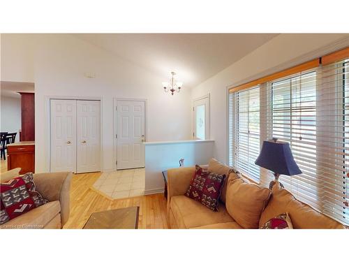 14 Hope Avenue, Virgil, ON - Indoor Photo Showing Living Room