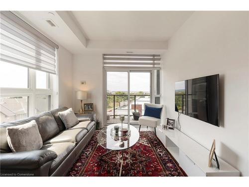 521-101 Shoreview Place, Stoney Creek, ON - Indoor Photo Showing Living Room