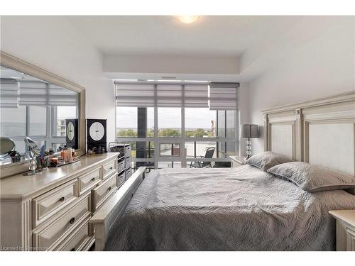 521-101 Shoreview Place, Stoney Creek, ON - Indoor Photo Showing Bedroom