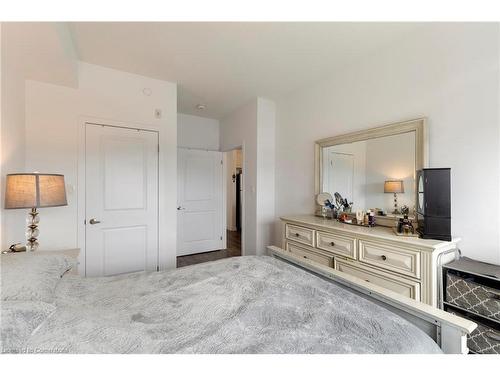 521-101 Shoreview Place, Stoney Creek, ON - Indoor Photo Showing Bedroom