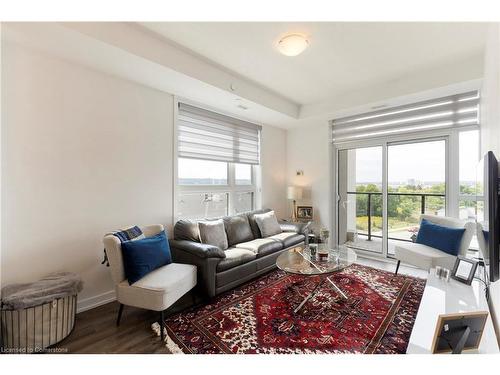 521-101 Shoreview Place, Stoney Creek, ON - Indoor Photo Showing Living Room