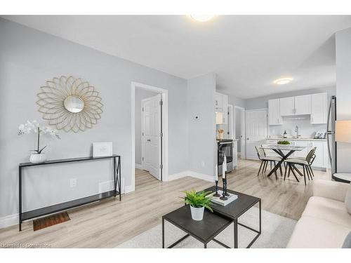 158 Crowland Avenue, Welland, ON - Indoor Photo Showing Living Room