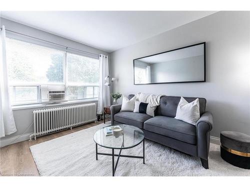 302-57 Mericourt Road, Hamilton, ON - Indoor Photo Showing Living Room