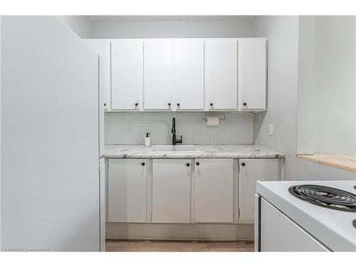 302-57 Mericourt Road, Hamilton, ON - Indoor Photo Showing Kitchen