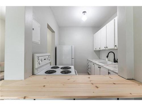 302-57 Mericourt Road, Hamilton, ON - Indoor Photo Showing Kitchen