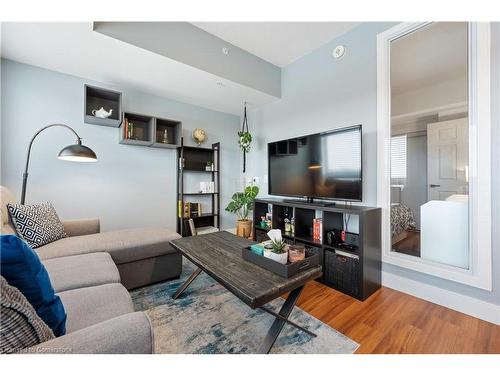 607-1 Wellington Street, Brantford, ON - Indoor Photo Showing Living Room