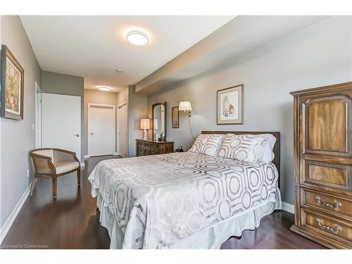 1202-551 Maple Avenue, Burlington, ON - Indoor Photo Showing Bedroom