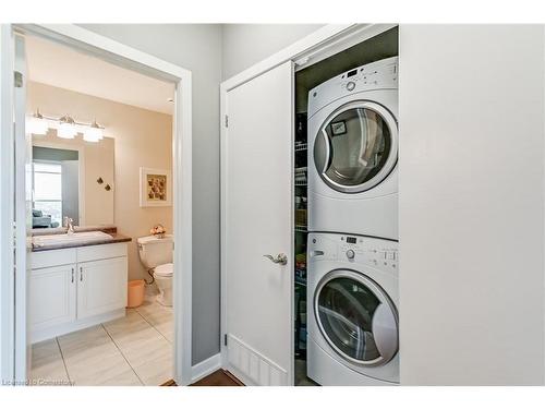 1202-551 Maple Avenue, Burlington, ON - Indoor Photo Showing Laundry Room