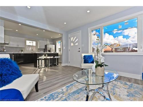 Main Floor-108 Townline Road W, St. Catharines, ON - Indoor Photo Showing Living Room