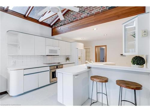 18 Burnt Log Crescent, Toronto, ON - Indoor Photo Showing Kitchen