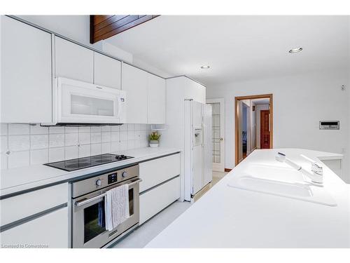 18 Burnt Log Crescent, Toronto, ON - Indoor Photo Showing Kitchen