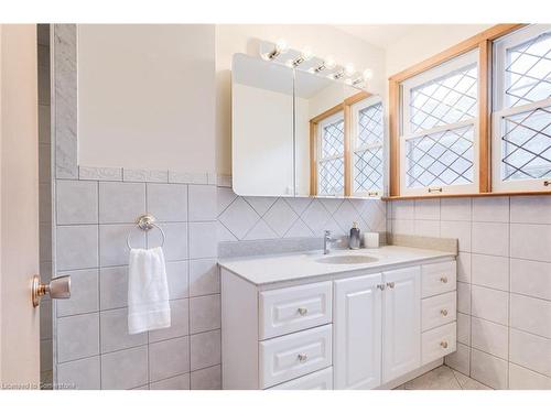 18 Burnt Log Crescent, Toronto, ON - Indoor Photo Showing Bathroom