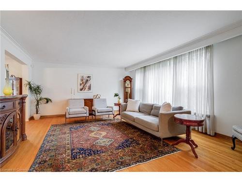 18 Burnt Log Crescent, Toronto, ON - Indoor Photo Showing Living Room