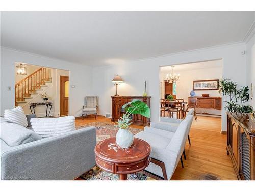 18 Burnt Log Crescent, Toronto, ON - Indoor Photo Showing Living Room