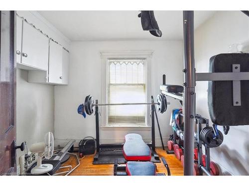 10 Huntley Street, Hamilton, ON - Indoor Photo Showing Gym Room