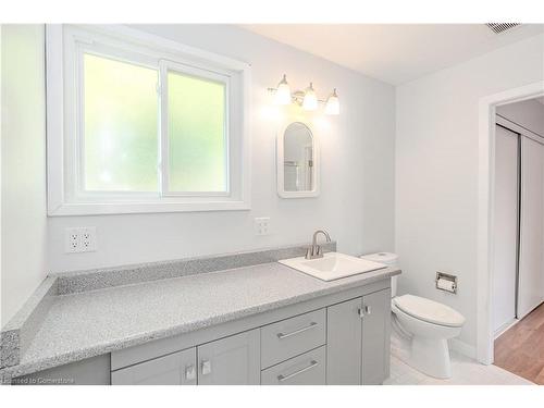 2232 Lancaster Crescent, Burlington, ON - Indoor Photo Showing Bathroom