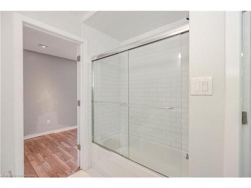 2232 Lancaster Crescent, Burlington, ON - Indoor Photo Showing Bathroom