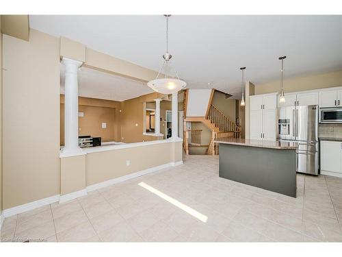 76 Moorland Crescent, Ancaster, ON - Indoor Photo Showing Kitchen With Upgraded Kitchen