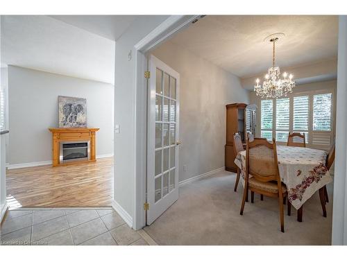 102-5188 Lakeshore Road, Burlington, ON - Indoor Photo Showing Dining Room