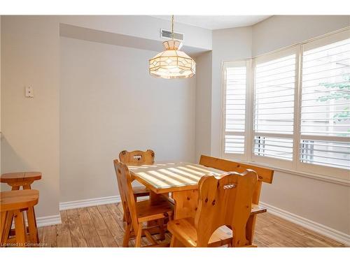 102-5188 Lakeshore Road, Burlington, ON - Indoor Photo Showing Dining Room