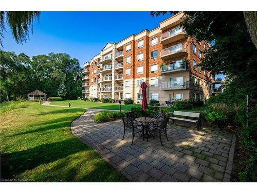 102-5188 Lakeshore Road, Burlington, ON - Outdoor