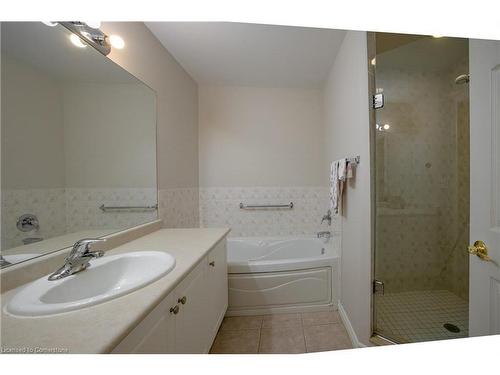 102-5188 Lakeshore Road, Burlington, ON - Indoor Photo Showing Bathroom