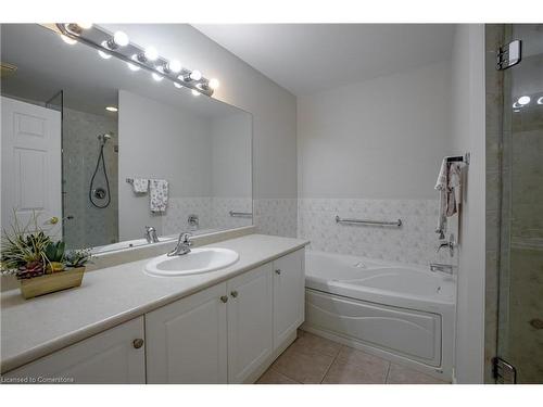 102-5188 Lakeshore Road, Burlington, ON - Indoor Photo Showing Bathroom