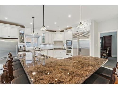 5397 Roanoke Court, Mississauga, ON - Indoor Photo Showing Kitchen With Double Sink With Upgraded Kitchen