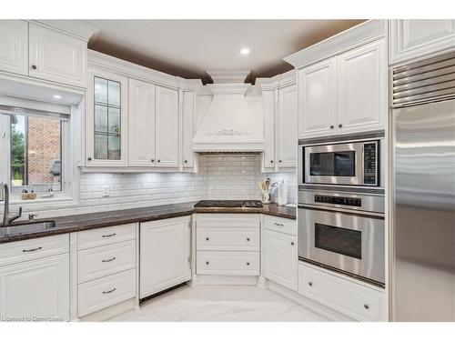 5397 Roanoke Court, Mississauga, ON - Indoor Photo Showing Kitchen