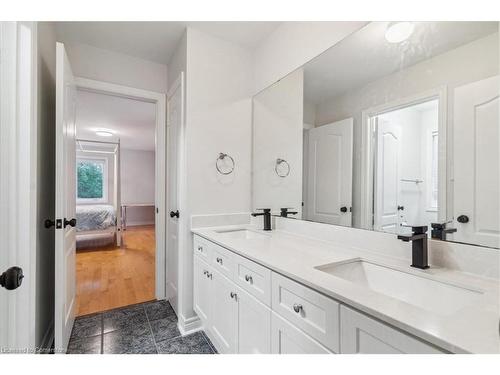 5397 Roanoke Court, Mississauga, ON - Indoor Photo Showing Bathroom