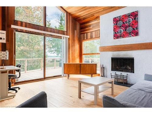 4197 Niagara River Parkway, Fort Erie, ON - Indoor Photo Showing Living Room With Fireplace