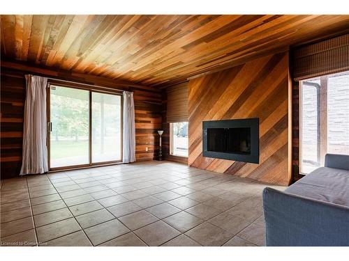 4197 Niagara River Parkway, Fort Erie, ON - Indoor Photo Showing Living Room With Fireplace