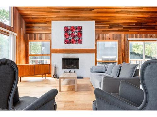 4197 Niagara River Parkway, Fort Erie, ON - Indoor Photo Showing Living Room With Fireplace