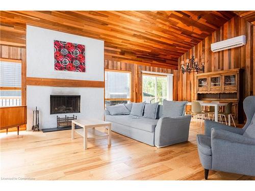 4197 Niagara River Parkway, Fort Erie, ON - Indoor Photo Showing Living Room With Fireplace