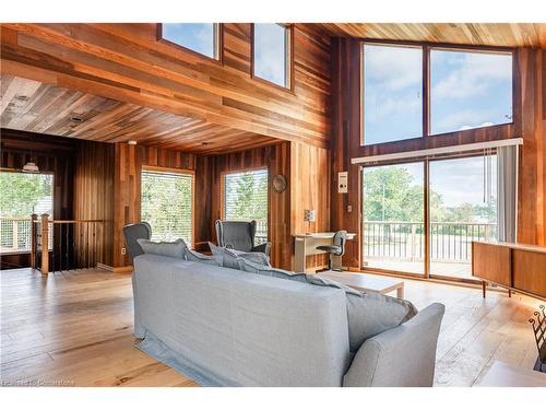 4197 Niagara River Parkway, Fort Erie, ON - Indoor Photo Showing Living Room