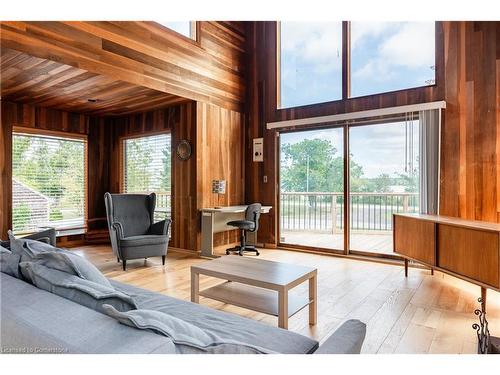 4197 Niagara River Parkway, Fort Erie, ON - Indoor Photo Showing Living Room