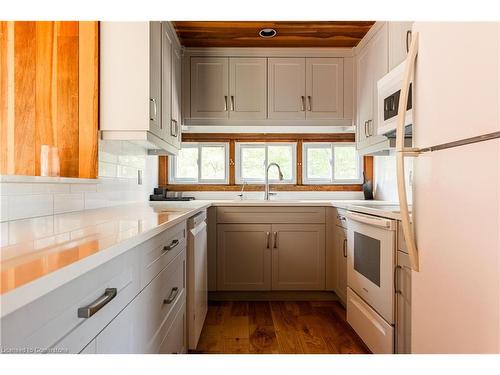 4197 Niagara River Parkway, Fort Erie, ON - Indoor Photo Showing Kitchen