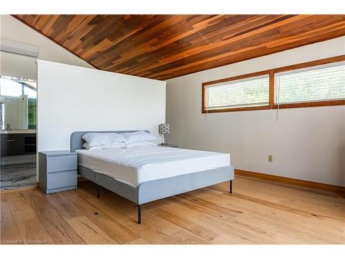 4197 Niagara River Parkway, Fort Erie, ON - Indoor Photo Showing Bedroom