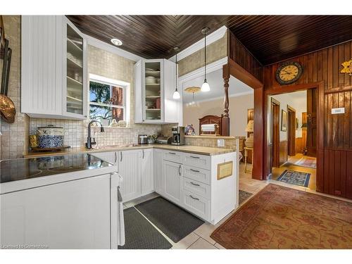 420 Ridge Road, Hamilton, ON - Indoor Photo Showing Kitchen