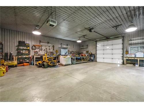 420 Ridge Road, Hamilton, ON - Indoor Photo Showing Garage